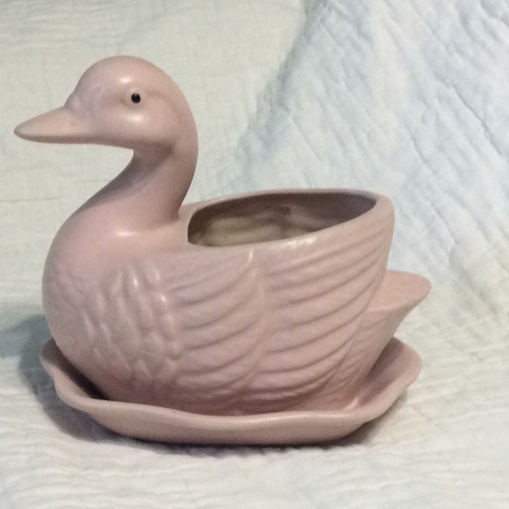 Vintage CDP Natural whiteclay handcrafted  planter.  H257